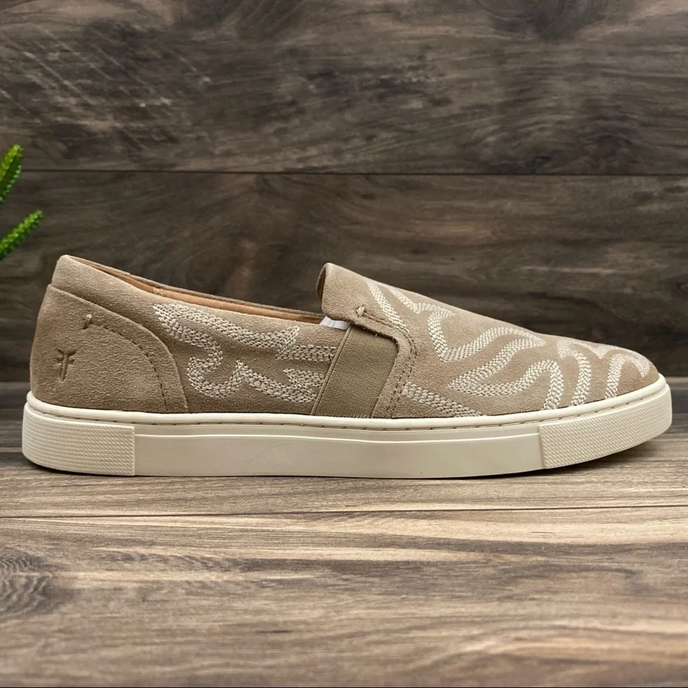 NIB Frye Ivy Primrose Slip On Sneakers Beige Suede